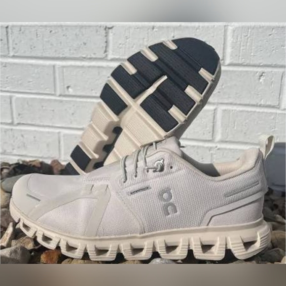 Size 9 - Women's ON CLOUD 6 WATERPROOF Pearl/Cream - Picture 4 of 16